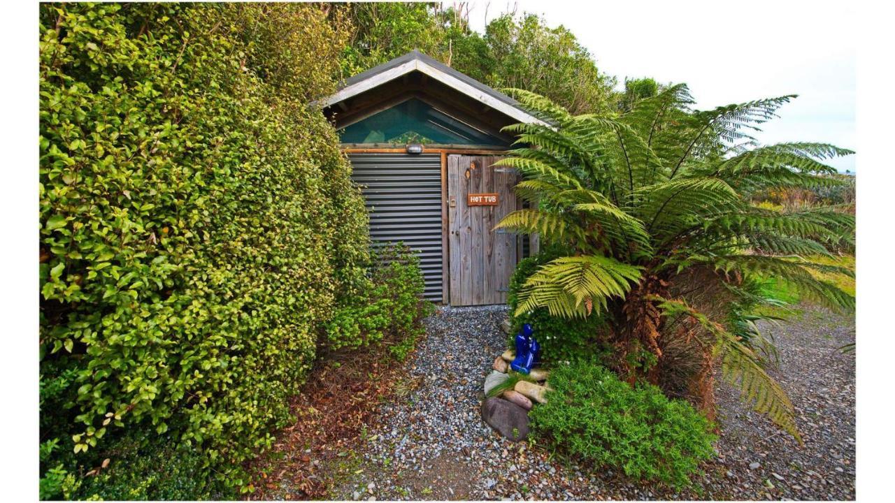 Paparoa Beach Hideaway With Hot Tub Barrytown Eksteriør bilde