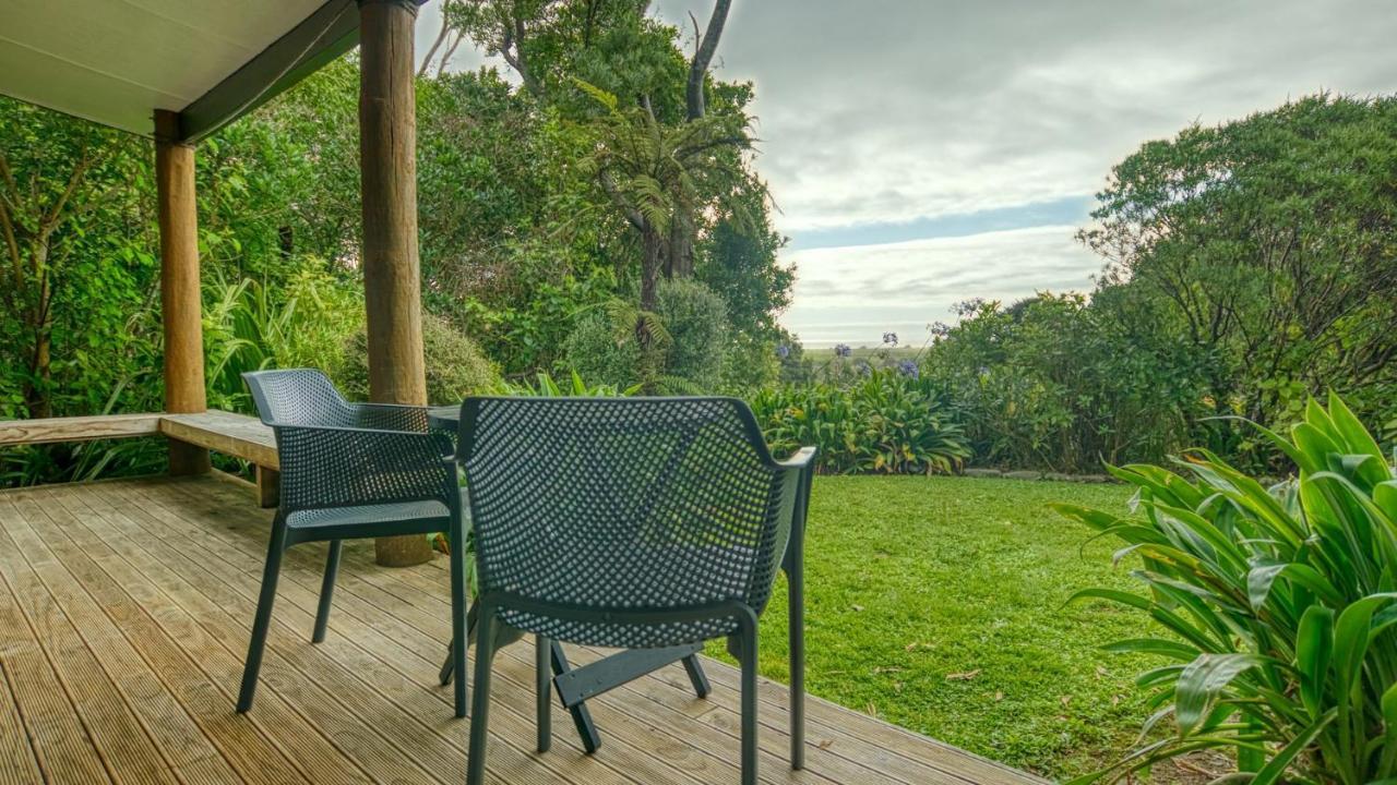Paparoa Beach Hideaway With Hot Tub Barrytown Eksteriør bilde