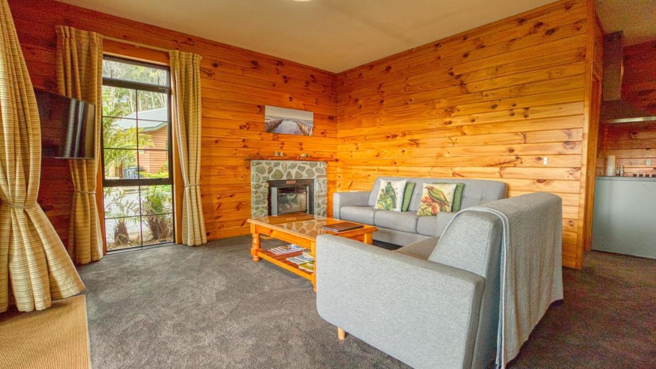 Paparoa Beach Hideaway With Hot Tub Barrytown Eksteriør bilde
