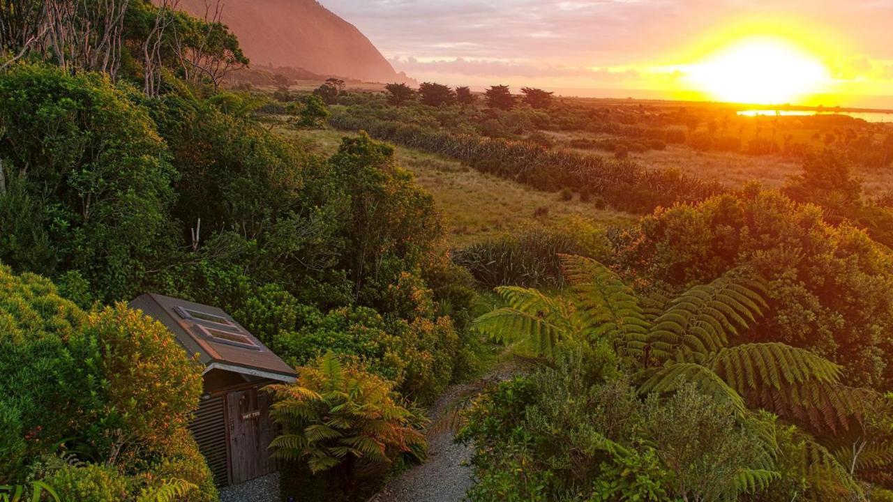 Paparoa Beach Hideaway With Hot Tub Barrytown Eksteriør bilde