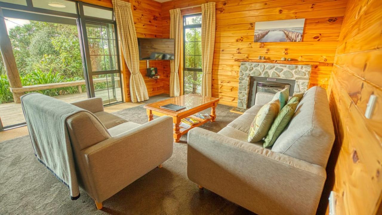 Paparoa Beach Hideaway With Hot Tub Barrytown Eksteriør bilde