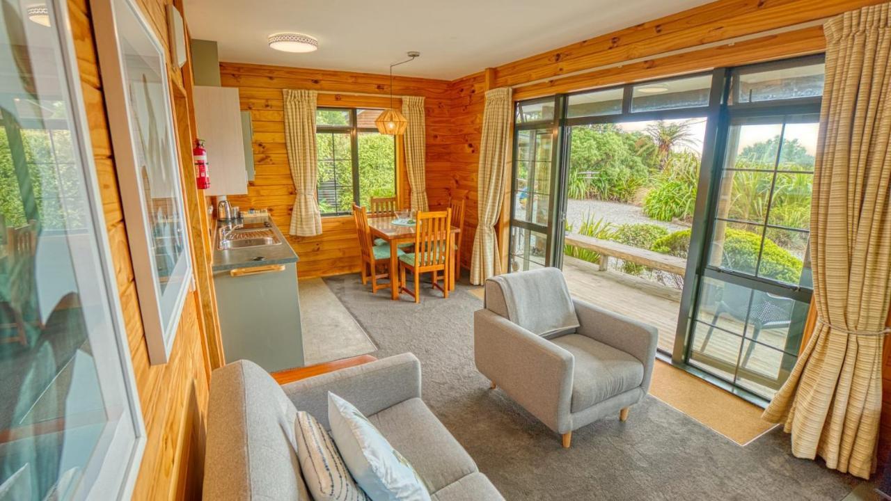 Paparoa Beach Hideaway With Hot Tub Barrytown Eksteriør bilde