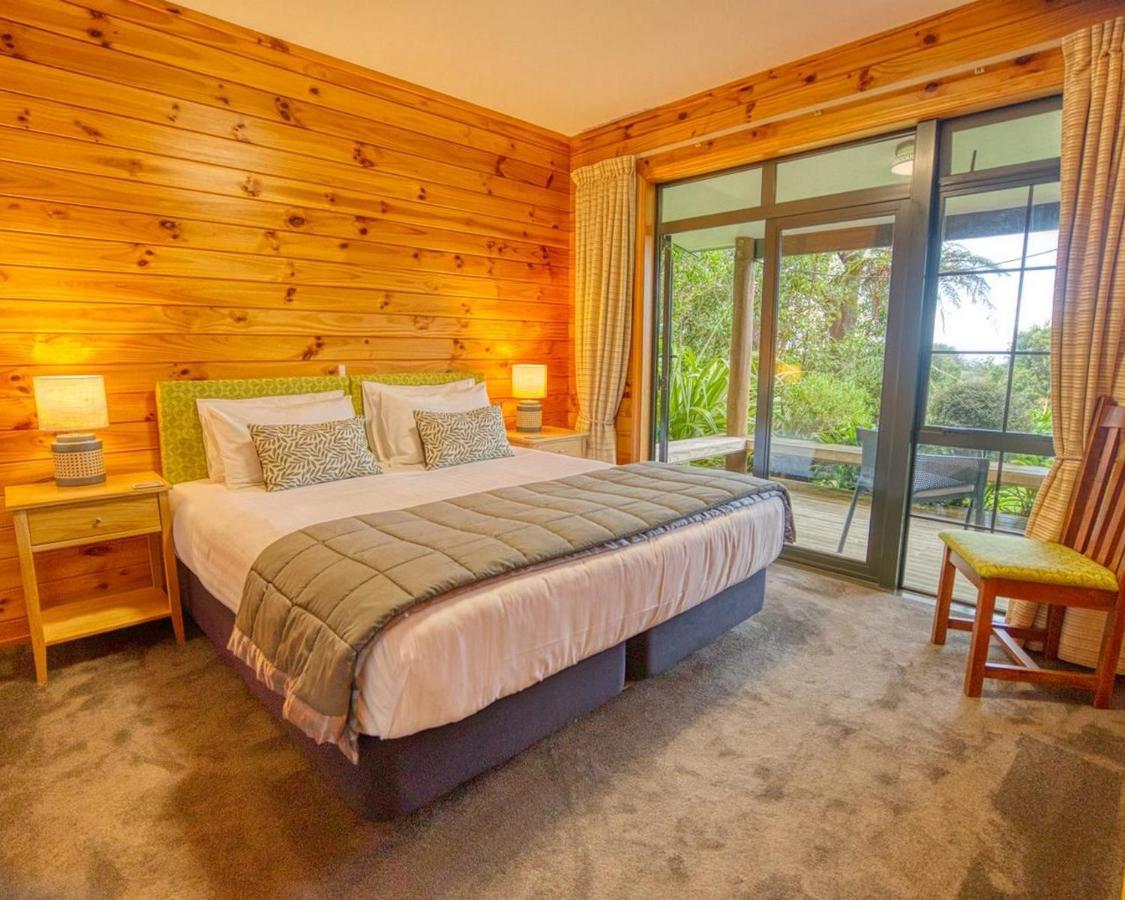 Paparoa Beach Hideaway With Hot Tub Barrytown Eksteriør bilde