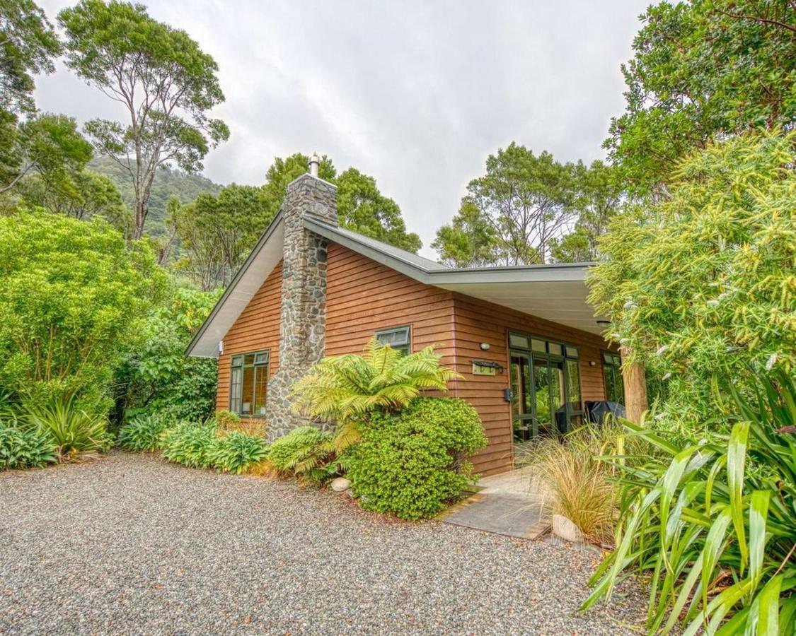 Paparoa Beach Hideaway With Hot Tub Barrytown Eksteriør bilde