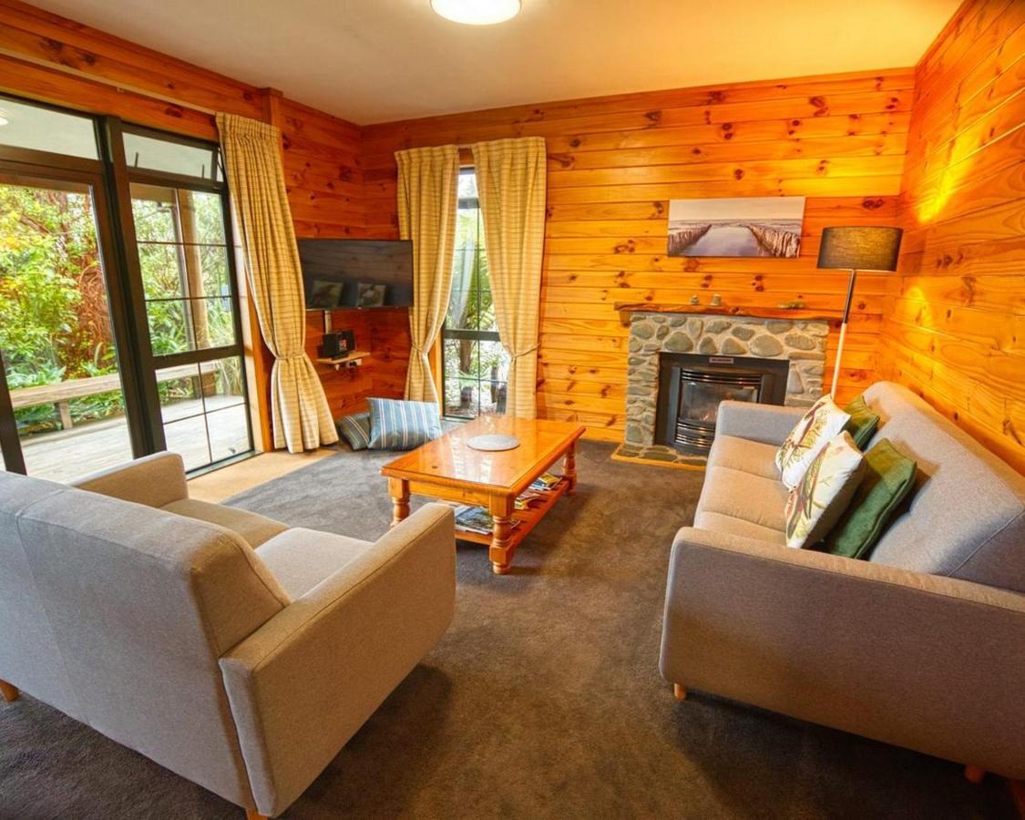 Paparoa Beach Hideaway With Hot Tub Barrytown Eksteriør bilde