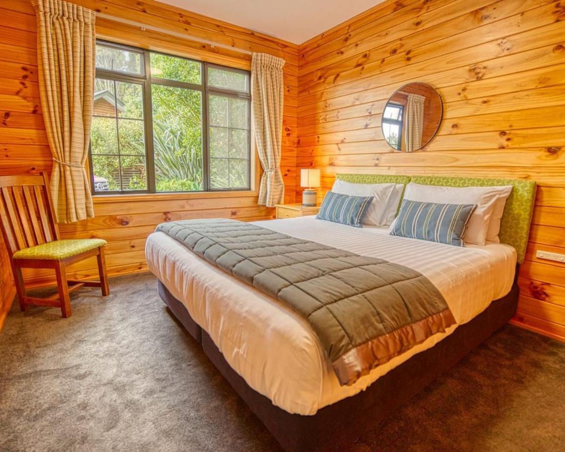 Paparoa Beach Hideaway With Hot Tub Barrytown Eksteriør bilde