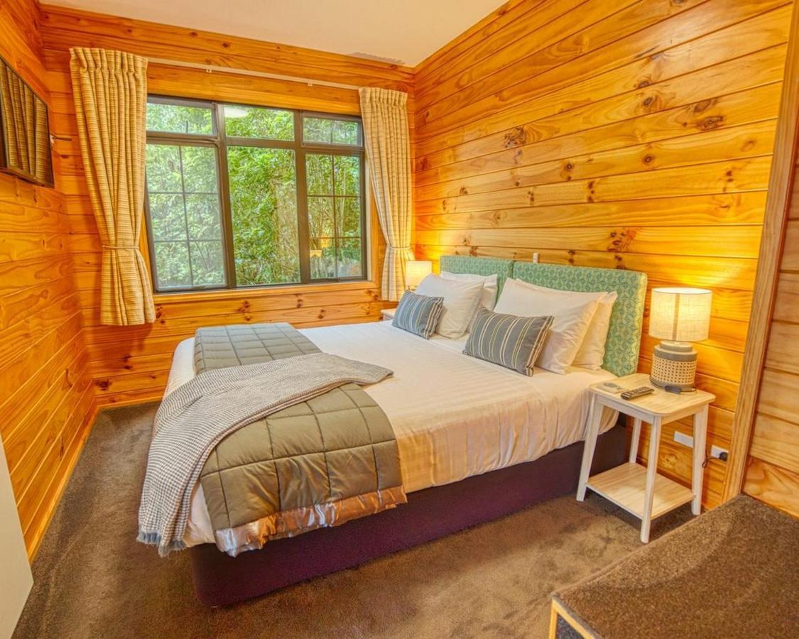 Paparoa Beach Hideaway With Hot Tub Barrytown Eksteriør bilde