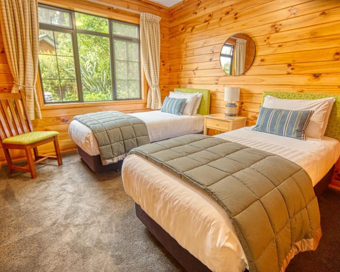 Paparoa Beach Hideaway With Hot Tub Barrytown Eksteriør bilde