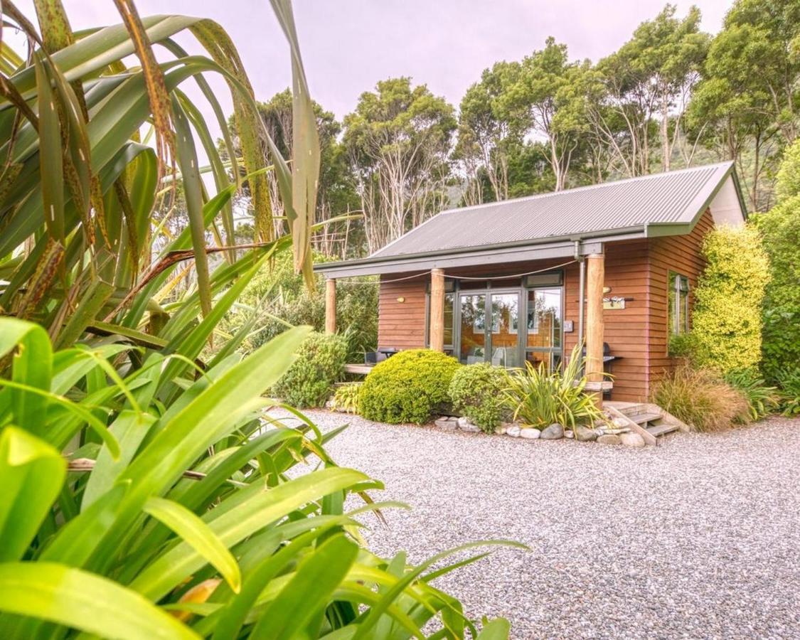 Paparoa Beach Hideaway With Hot Tub Barrytown Eksteriør bilde