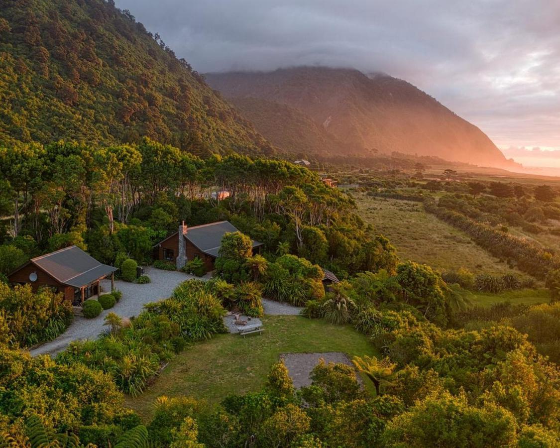 Paparoa Beach Hideaway With Hot Tub Barrytown Eksteriør bilde